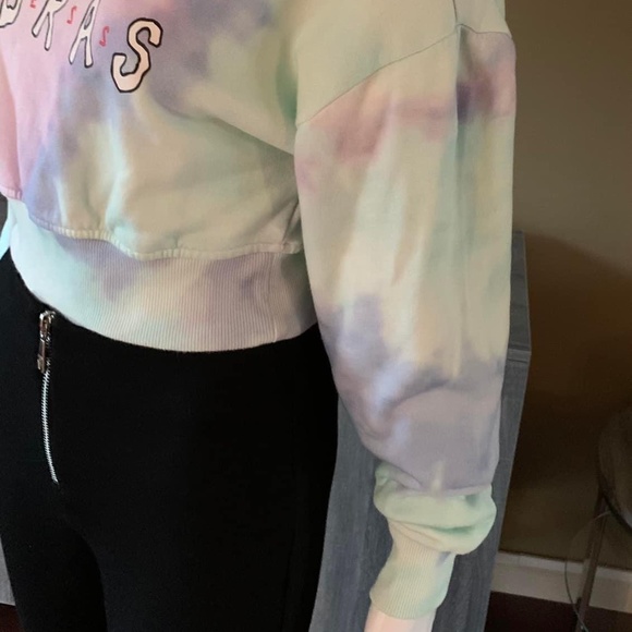 GUESS × J Balvin Tie- Dye Logo Cropped Hoodie - Picture 7 of 10